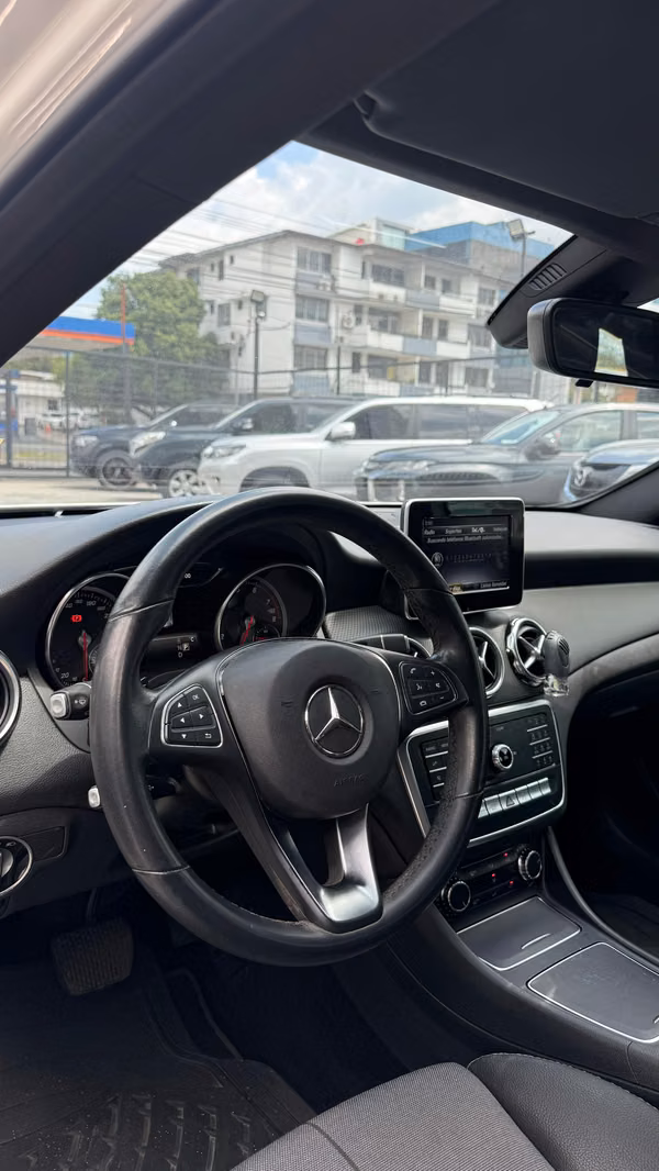 MERCEDES BENZ GLA 2019