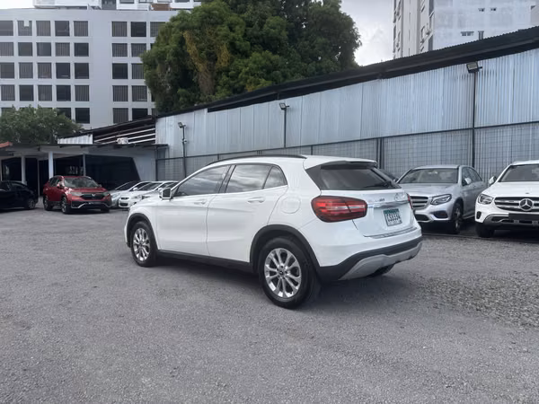 MERCEDES BENZ GLA 2019