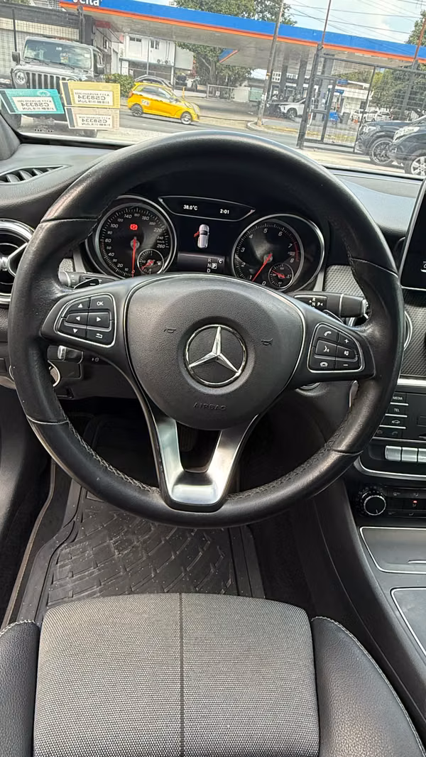 MERCEDES BENZ GLA 2019