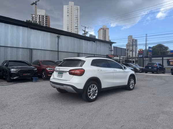 MERCEDES BENZ GLA 2019