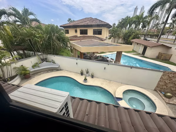 ANTIGUA 4 RCS - PANELES SOLARES - PISCINA $1.3M