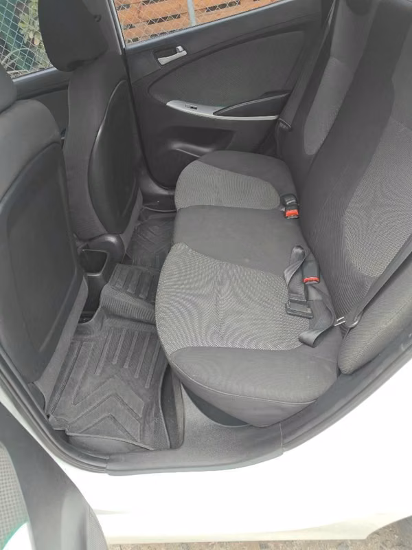 Hyundai Accent 2015 Automática