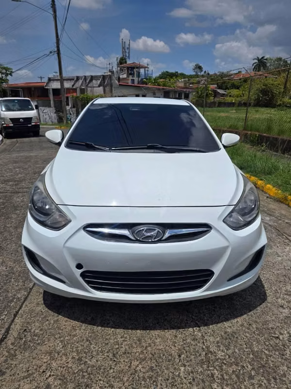 Hyundai Accent 2015 Automática