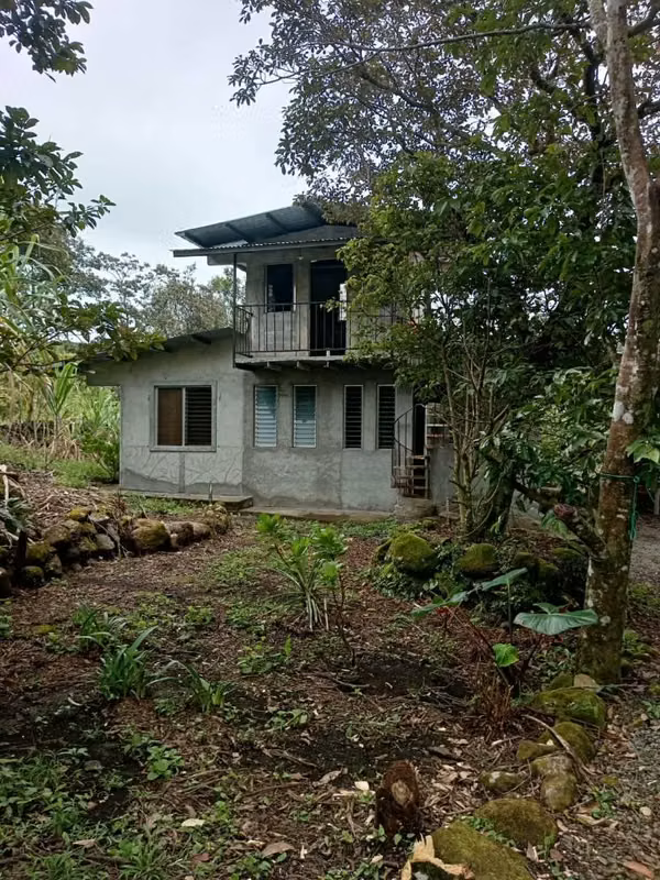 Vendo casa alto boquete con patio. 2585m2.