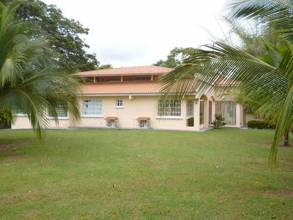 VENTA CASA + TERRENO NUEVA GORGONA