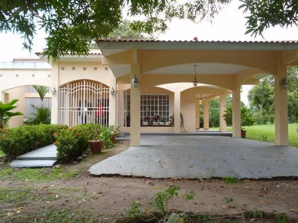 VENTA CASA + TERRENO NUEVA GORGONA