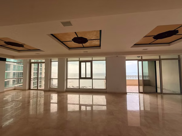 Sale of Apartment in Pacific Point Torre 300 with sea view