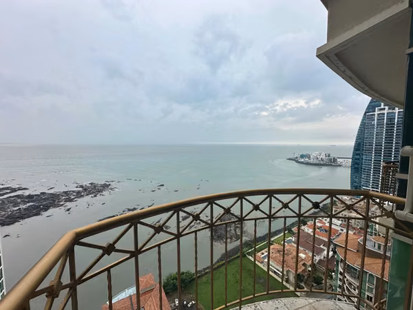Sale of Apartment in Pacific Point Torre 300 with sea view