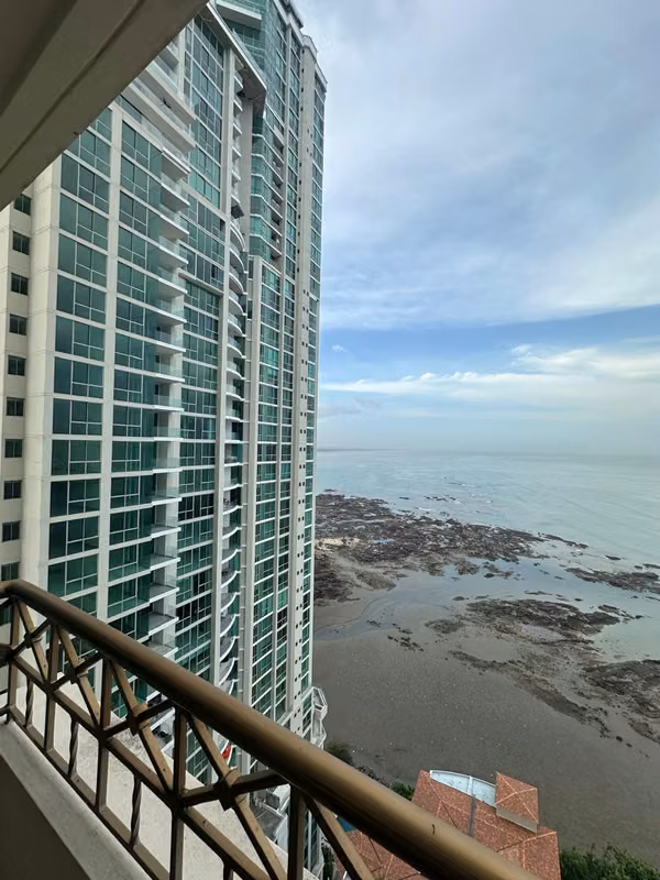 Sale of Apartment in Pacific Point Torre 300 with sea view