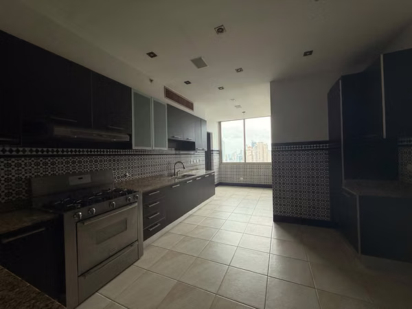 Sale of Apartment in Pacific Point Torre 300 with sea view