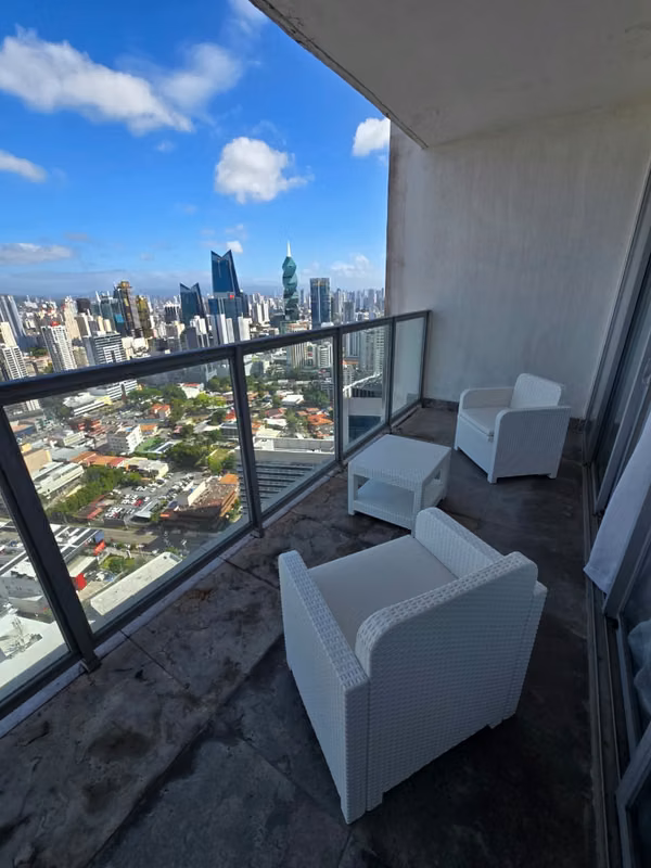SE VENDE LINDO APARTAMENTO AMOBLADO EN PH YOO, AV. BALBOA