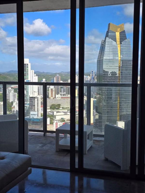SE VENDE LINDO APARTAMENTO AMOBLADO EN PH YOO, AV. BALBOA