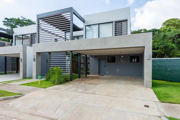 House for sale in Panama Pacifico, PH Explora; 300 m² of land and 283 m² of construction.