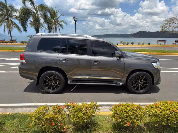 Toyota Land Cruiser vx 2016