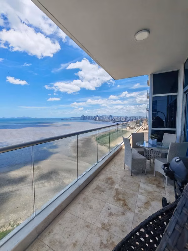 Vendo apartamento en Costa del Este primera línea