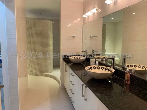Se Alquila Casa en Coronado LA26-4417