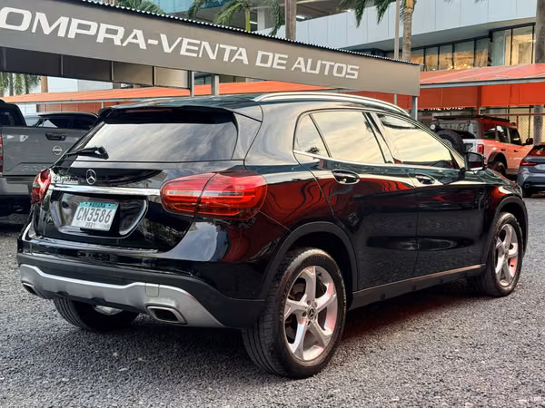 MERCEDES BENZ GLA 200