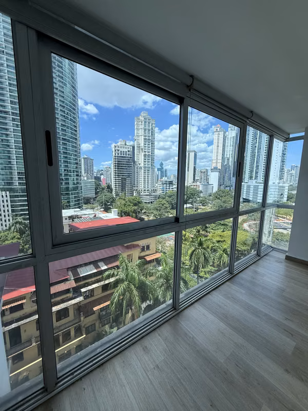 Local in beautiful view 100 meters sea view