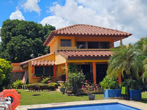 Coronado. Casa 1200mts 5r 4b piscina $495,000.00
