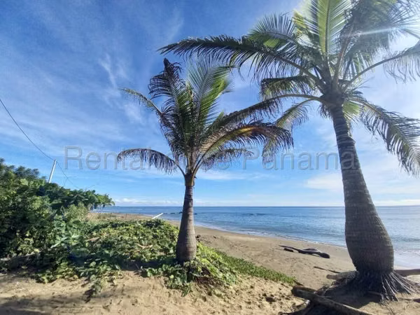 House for Sale in Pedasi Playa El Toro - With Water Well and Solar Panels 26YCG2053