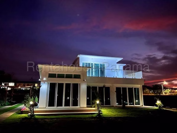 House for Sale in Pedasi Playa El Toro - With Water Well and Solar Panels 26YCG2053