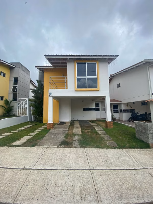 House for Sale in Villas de Arraiján with Solar Panels and 24/7 Security
