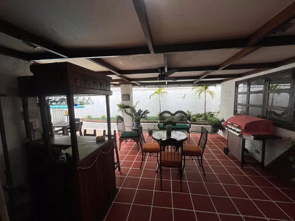 House in El Dorado with Spacious Patio and Commercial Zonification