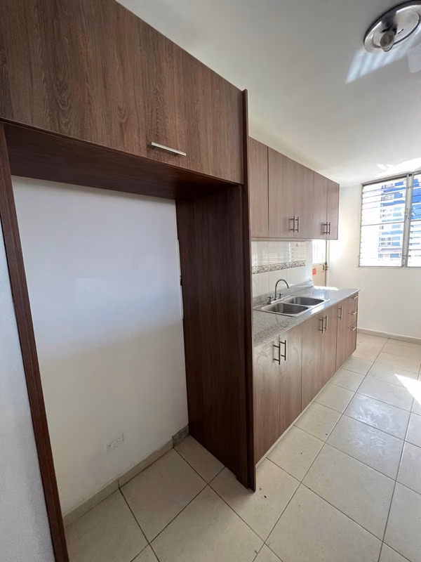 Apartment in Colon in front of free zone