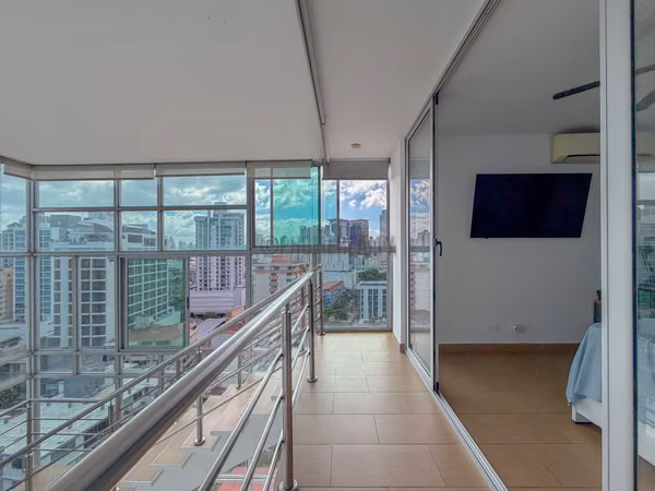 Loft-style apartment for sale in Vía Argentina Panama – 120 m², double-height ceilings
