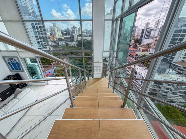 Loft-style apartment for sale in Vía Argentina Panama – 120 m², double-height ceilings