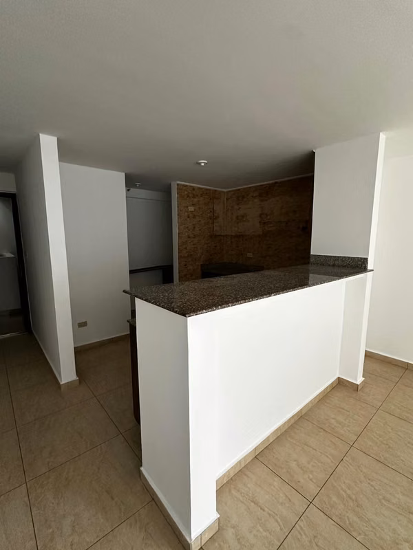 Se Vende apartamento ubicado en Condado del Rey / Ancon . BR