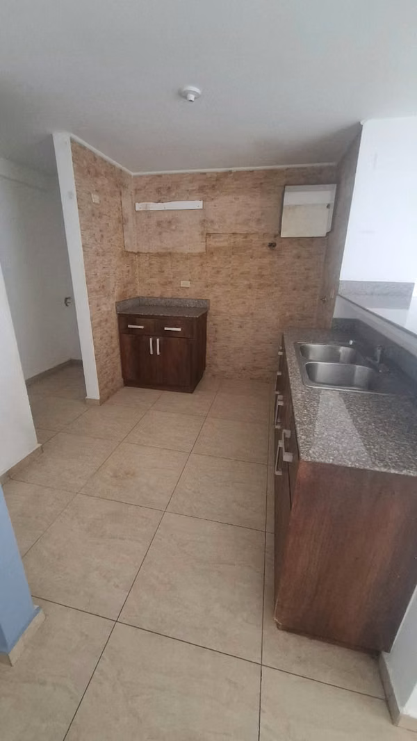 Se Vende apartamento ubicado en Condado del Rey / Ancon . BR