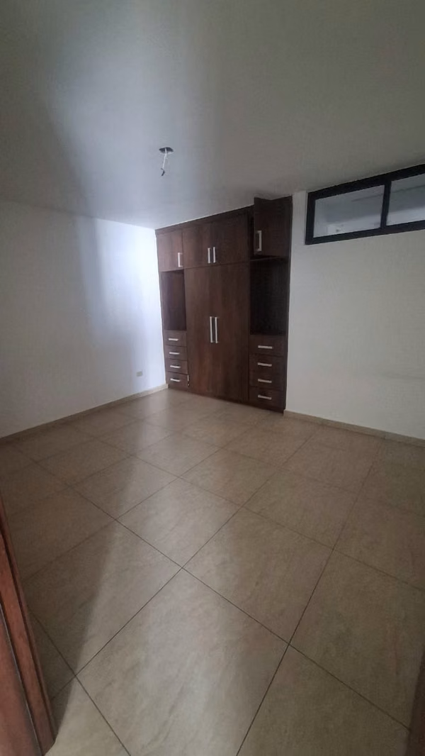 Se Vende apartamento ubicado en Condado del Rey / Ancon . BR