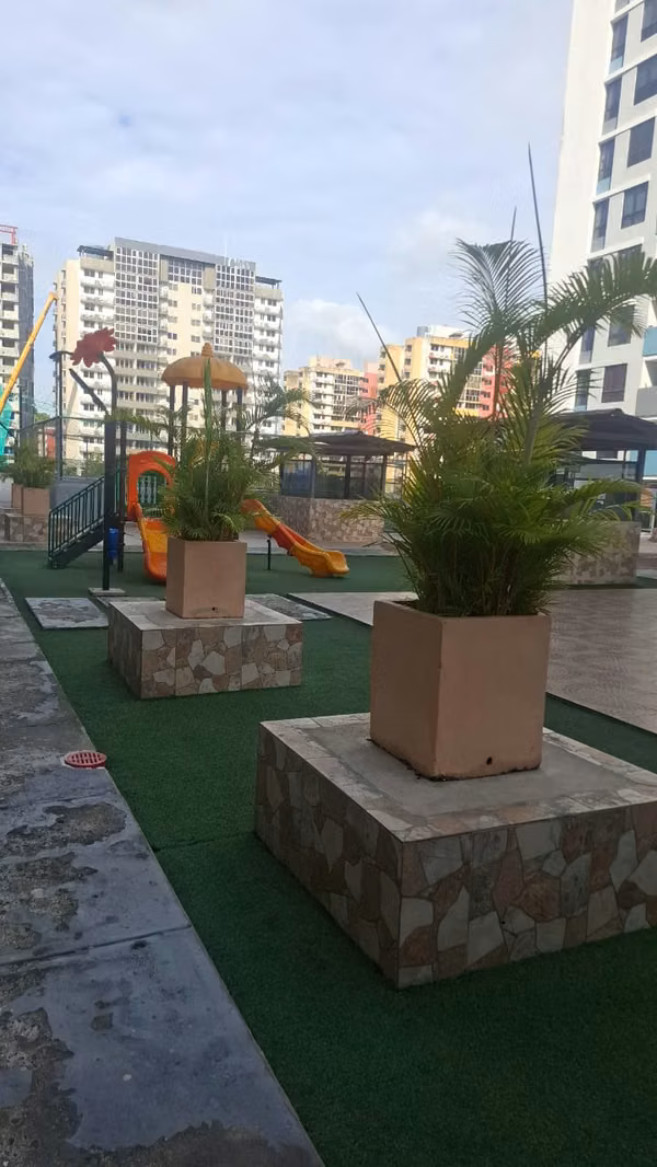 Se Vende apartamento ubicado en Condado del Rey / Ancon . BR