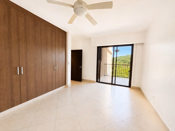275 m ² apartment in Embassy Club - 124; Terrace with green views