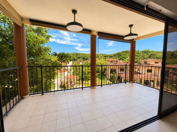 275 m ² apartment in Embassy Club - 124; Terrace with green views