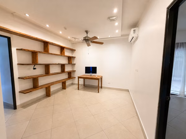 275 m ² apartment in Embassy Club - 124; Terrace with green views