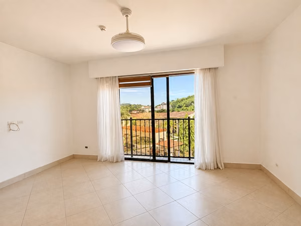 275 m ² apartment in Embassy Club - 124; Terrace with green views