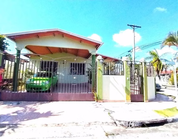 Spacious house for sale in Brisas del Golf. 379 sq m. PD