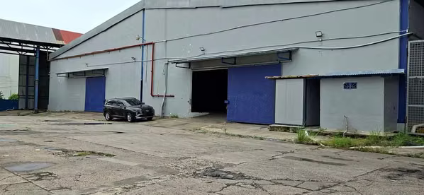 1,400 m² Warehouse for Rent in Milla 8