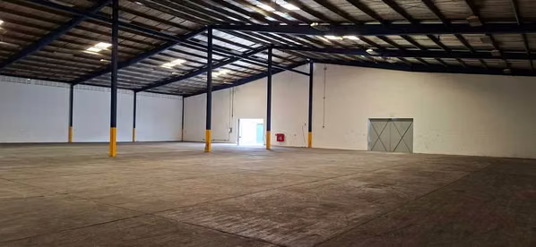 1,400 m² Warehouse for Rent in Milla 8
