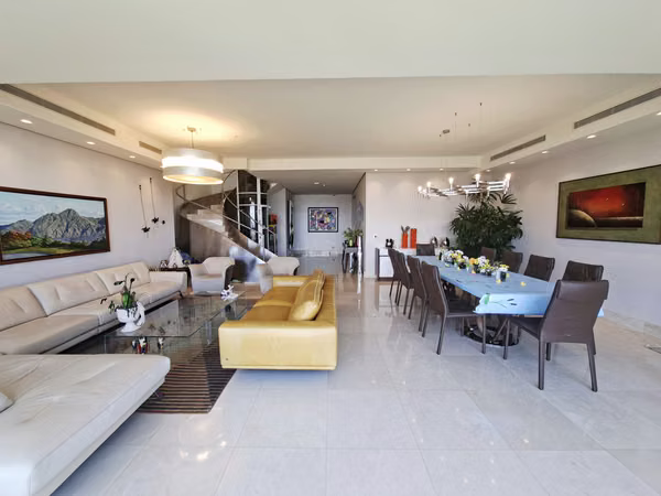 LA VISTA Duplex Penthouse  US$2,200,000