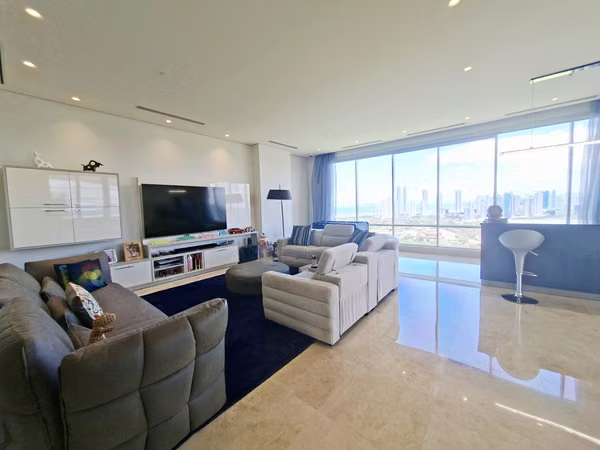 LA VISTA Duplex Penthouse  US$2,200,000