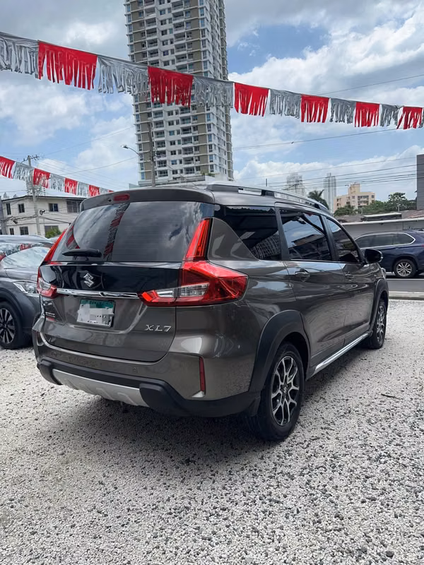 SUZUKI XL7 / AUTO FAMILIAR / FINANCIABLE