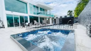 Alquiler de Casa con 554m2 en Costa Sur PH Costa Esmeralda 26-6865SR
