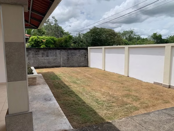 FOR RENT COMFORTABLE AND SPACIOUS HOUSE IN DAVID