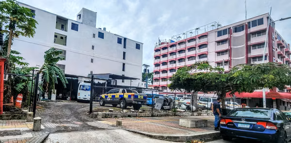 RM3C2 EN ESQUINA DE AVENIDA JUSTO AROSEMENA Y CALLE 33.