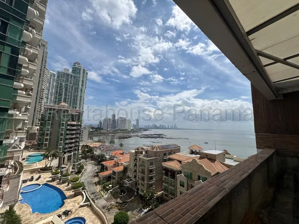 Se vende apartamento en Punta Pacífica