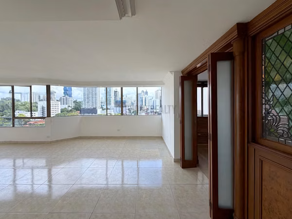 Unfurnished 3-Bedroom Apartment for Sale in Marbella – 185 m² with Flexible Den Layout