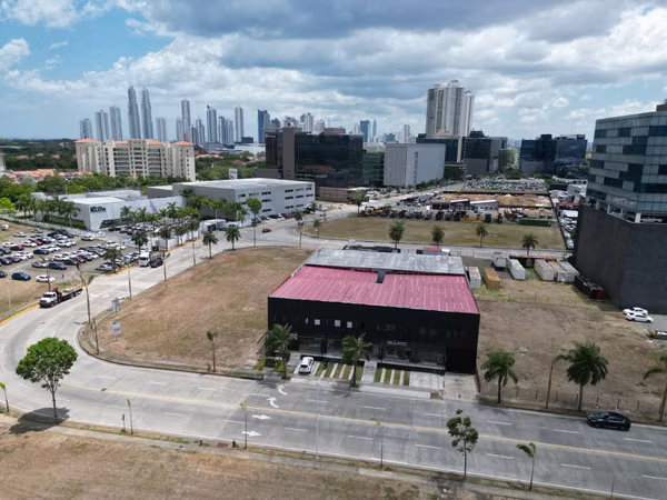 Alquiler de Local Comercial en Santa María Business District, 600m²